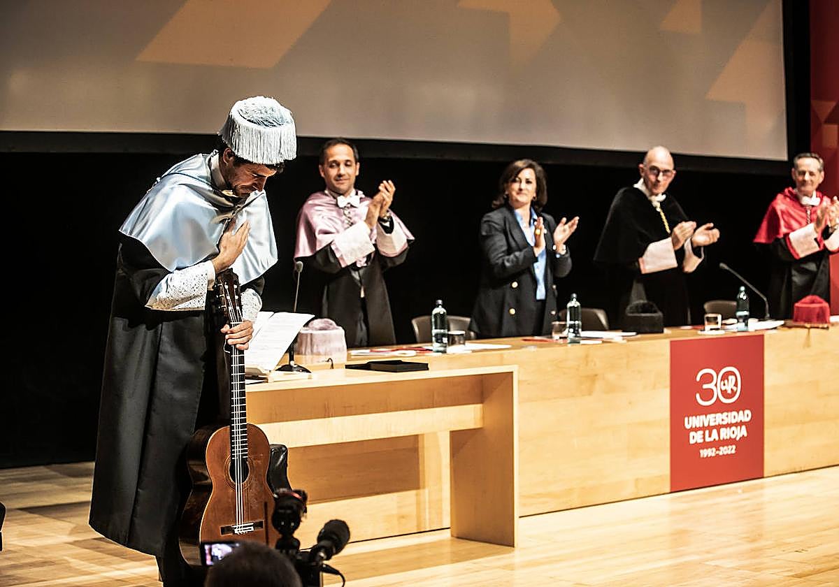 Pablo Sáinz-Villegas, investido Doctor Honoris Causa de la UR