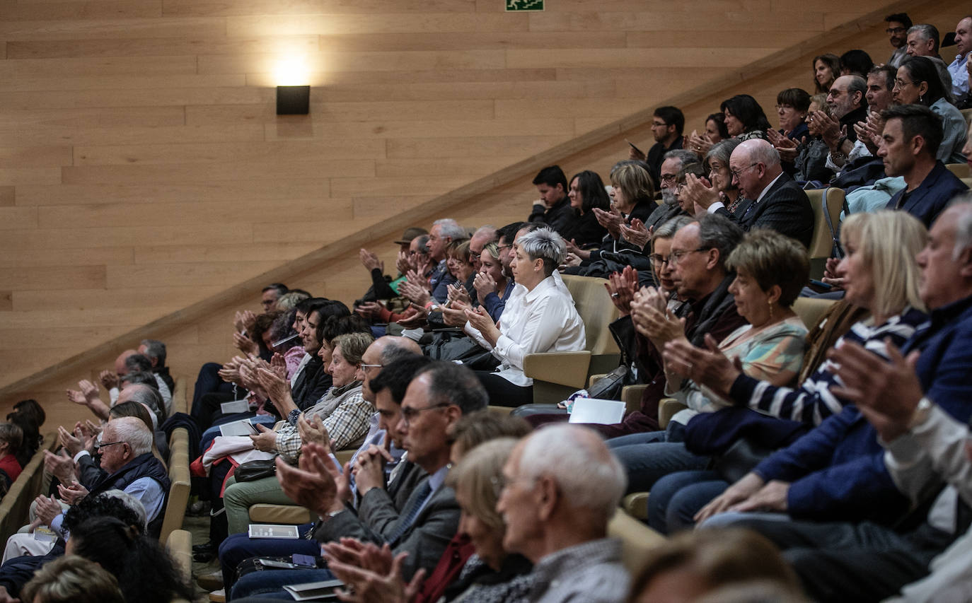 Pablo Sáinz-Villegas, investido Doctor Honoris Causa de la UR