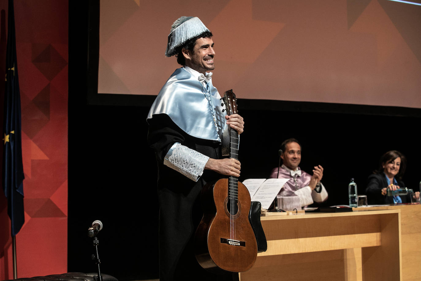 Pablo Sáinz-Villegas, investido Doctor Honoris Causa de la UR