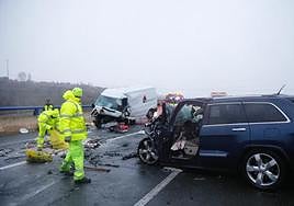 Accidente de tráfico por colisión frontal de dos vehículos en la N-111 en enero de 2023 en el que fallecieron dos hombres.