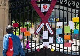 Puertas de Escolapias con mensajes de apoyo en 2020.