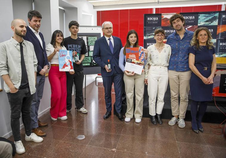 Entrega de premios al ganador y finalistas del cartel y etiqueta de la campaña