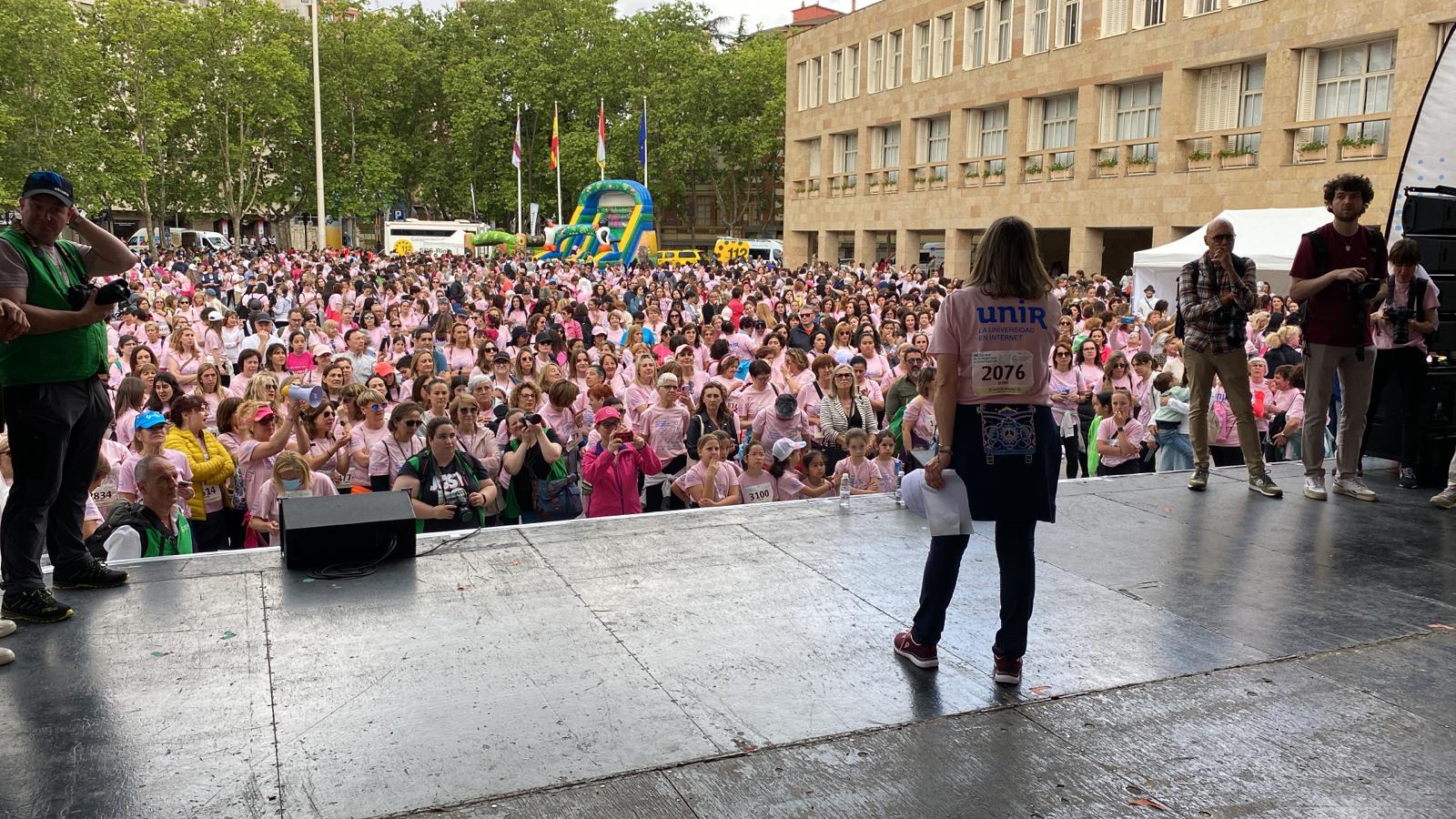 Clase de zumba tras la Carrera de la Mujer de Logroño