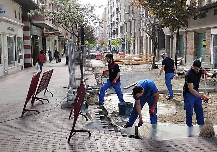 Calle Doctores Castroviejo, donde han comenzado este martes tan esperadas obras.