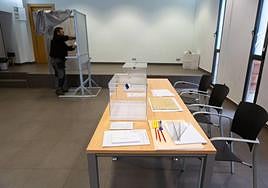 Un colegio electoral a punto de abrir en las elecciones de 2019.