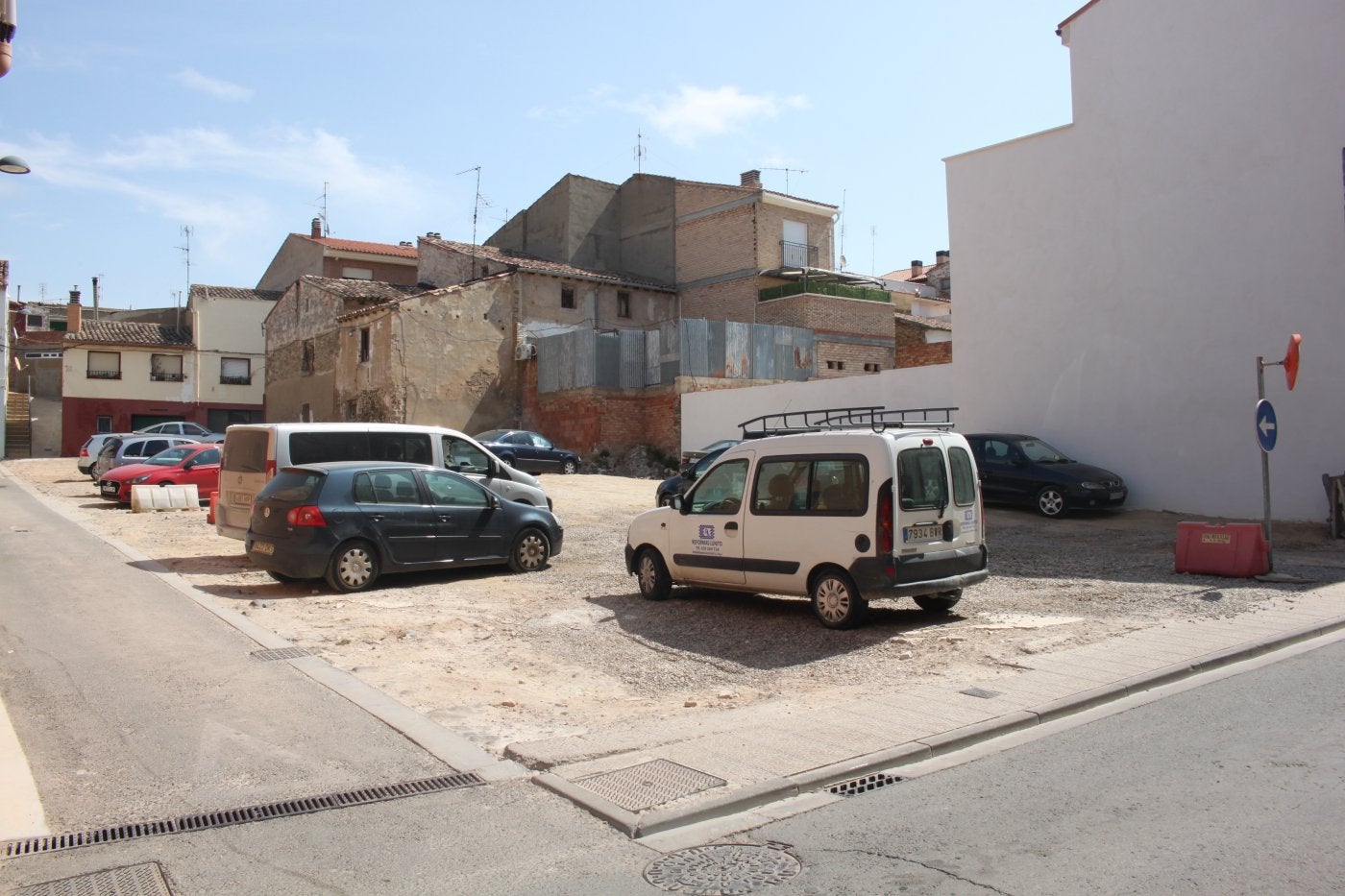 La parcela es ahora un aparcamiento provisional para los vecinos.