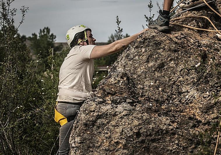 Raquel Alesanco escalando.