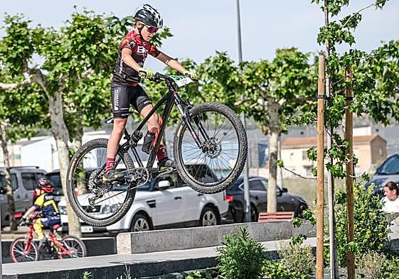 Los escolares disfrutaron de una jornada de ciclismo divertida en Arrúbal.