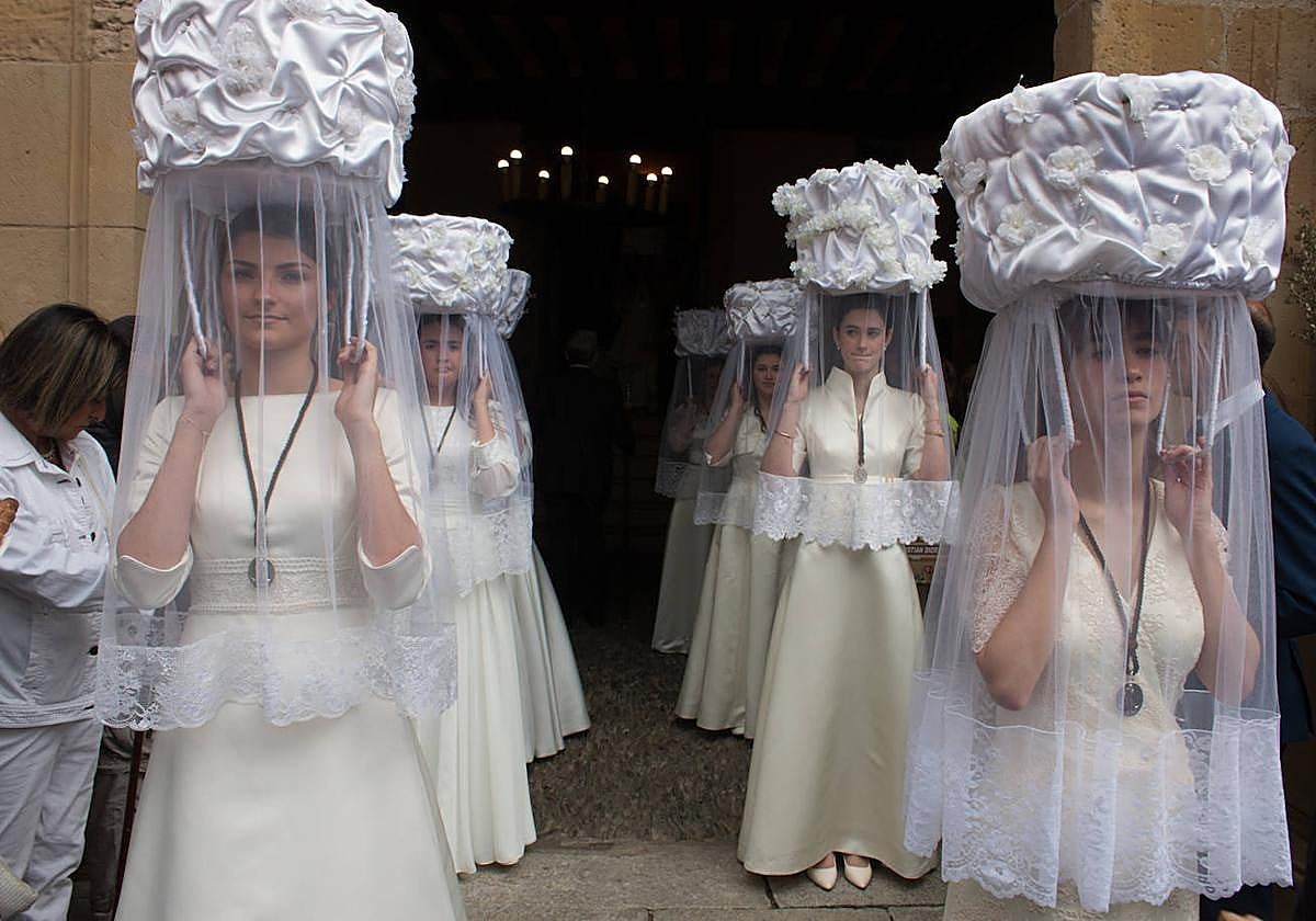 La procesión de las doncellas en Santo Domingo