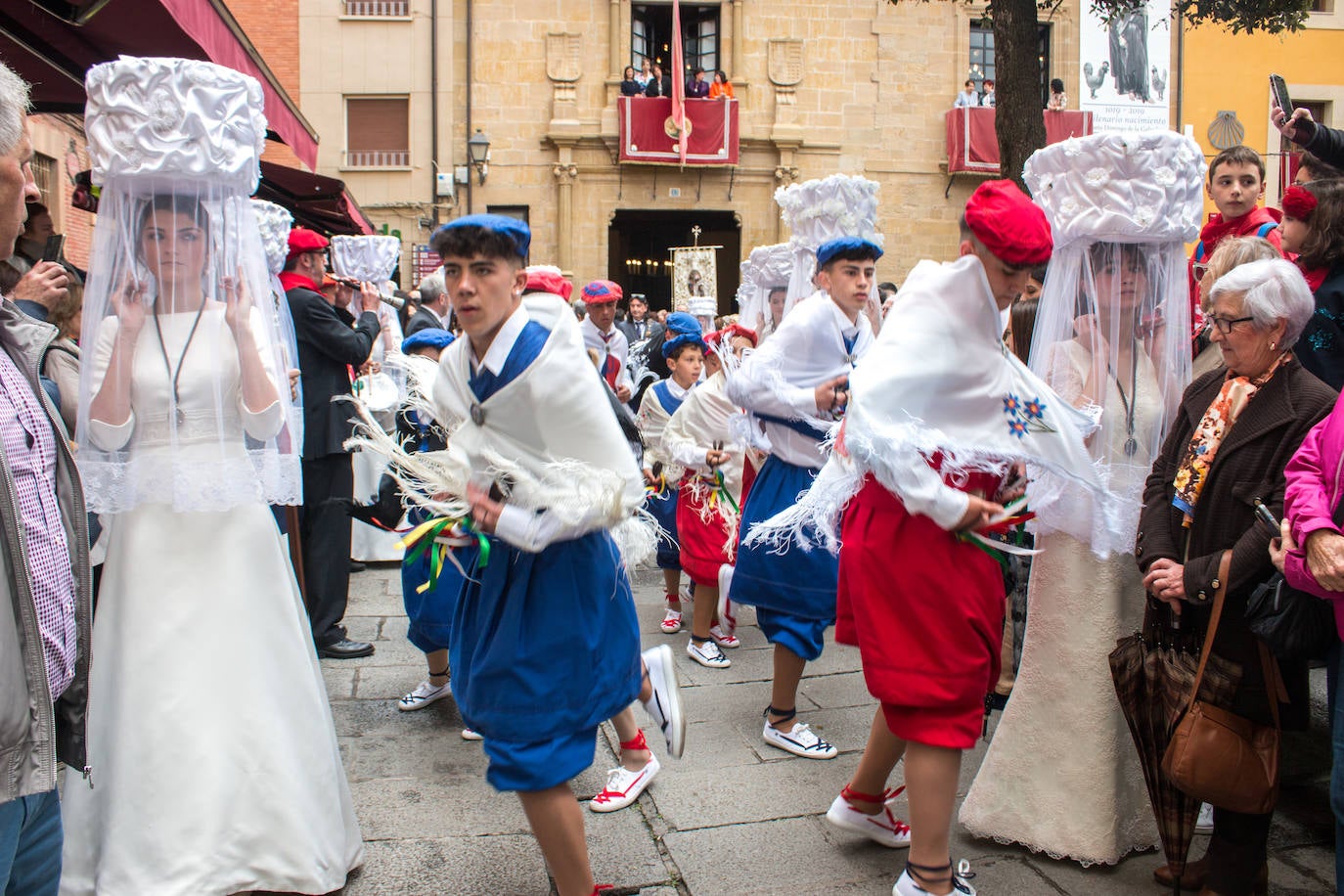 La procesión de las doncellas en Santo Domingo