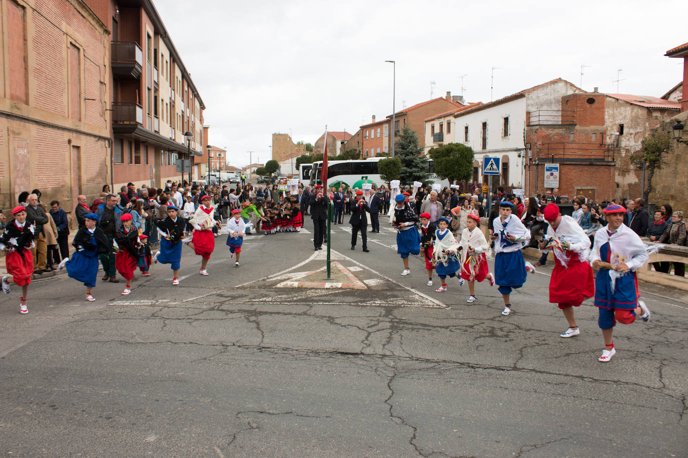 La procesión de las doncellas en Santo Domingo