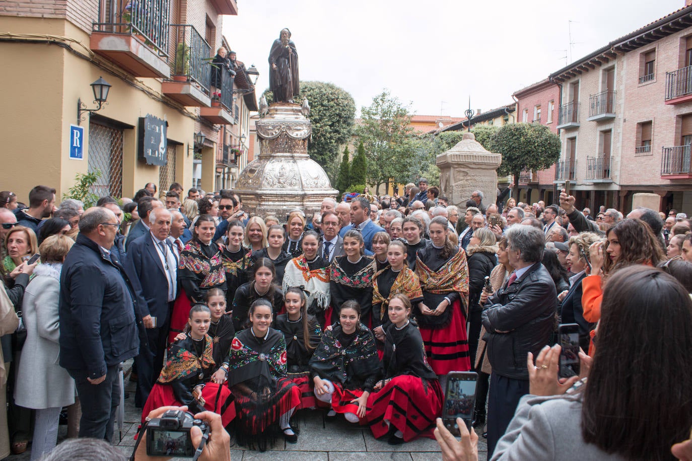 Santo Domingo se vuelca con su patrón