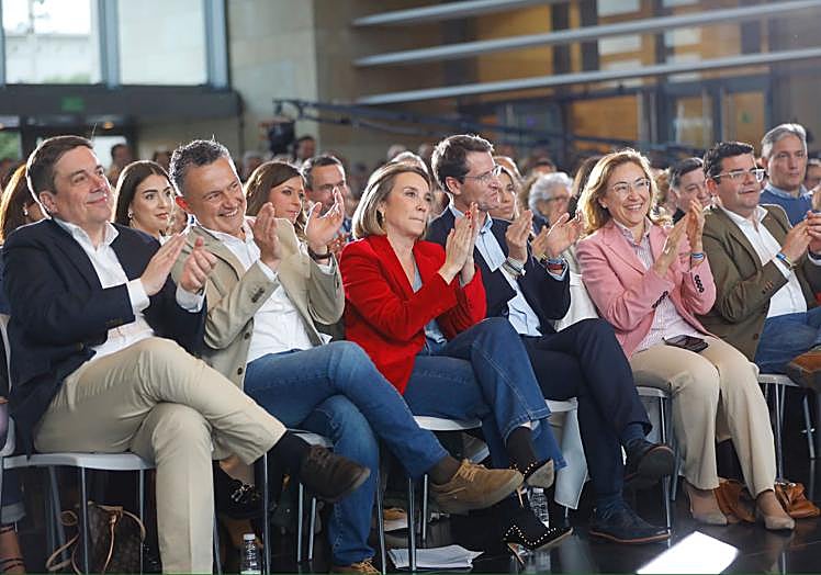 Galiana, Escobar, Gamarra, Capellán y Martín, durante la intervención de Feijóo.