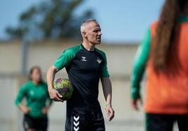 Gerardo, durante un entrenamiento del Betis.