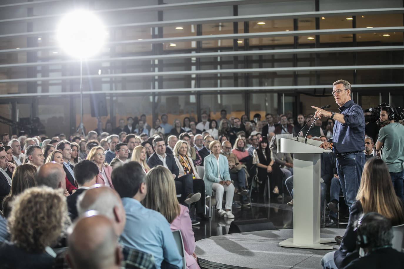 Mitin de Feijóo en Riojafórum