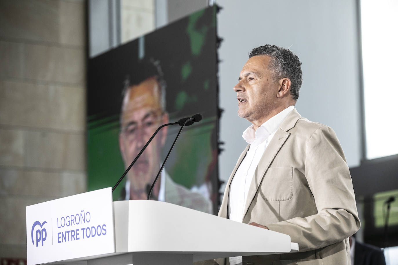 Mitin de Feijóo en Riojafórum