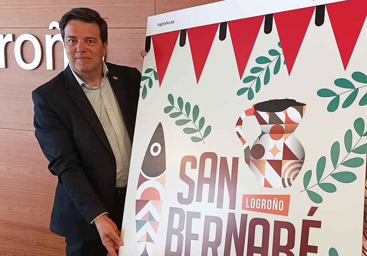 Kilian Cruz-Dunne, con el cartel de San Bernabé.