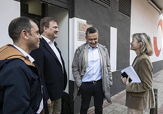 Bretón y Escobar conversan con la directora de Diario LA RIOJA, Teresa Cobo.
