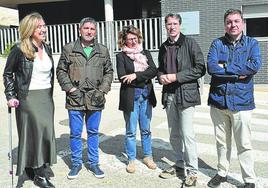 Capellán y miembros de su equipo, en el colegio público de Medrano.