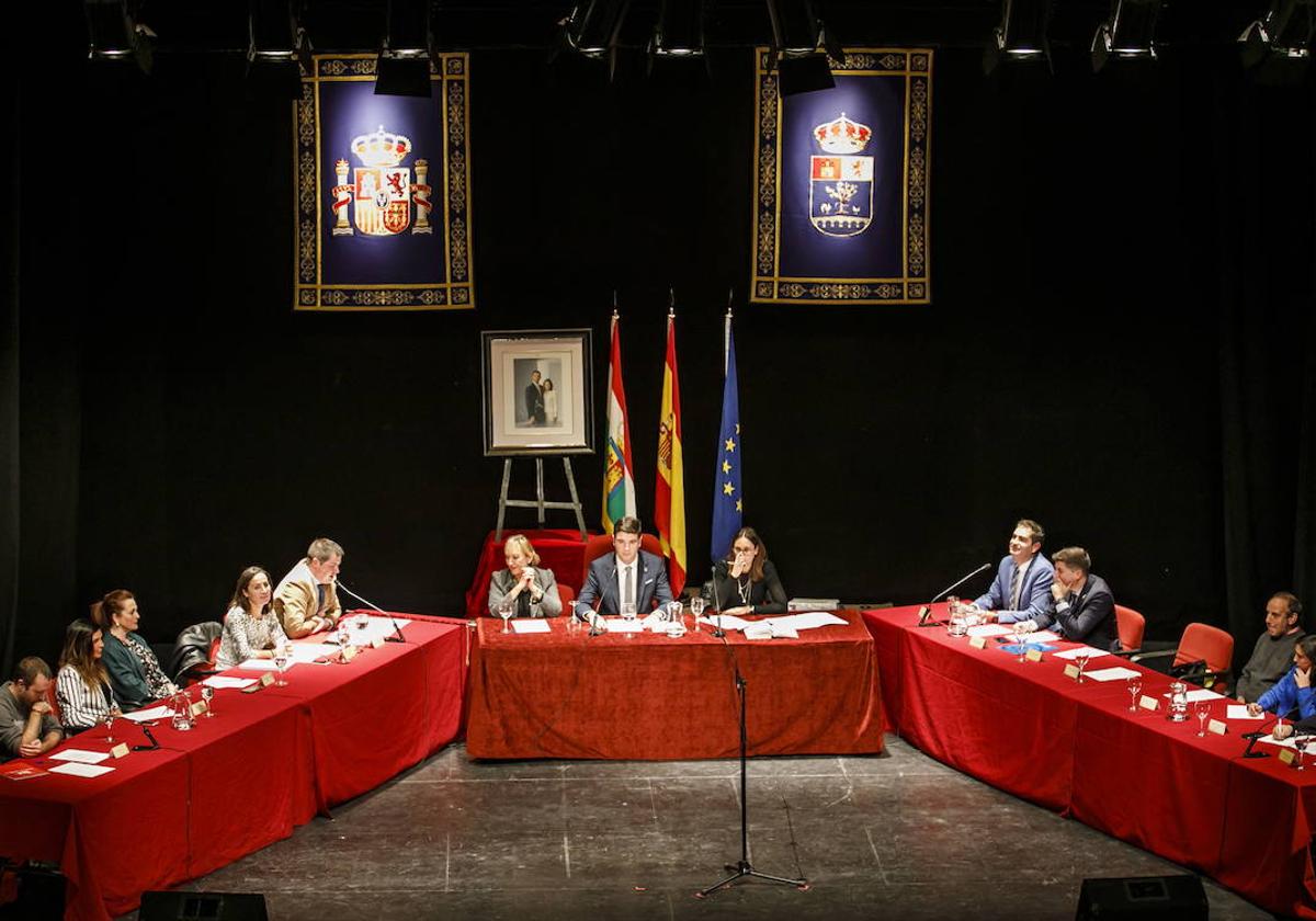 Las mociones de censura también son posibles en los ayuntamientos, como ocurrió esta legislatura en Santo Domingo de la Calzada.