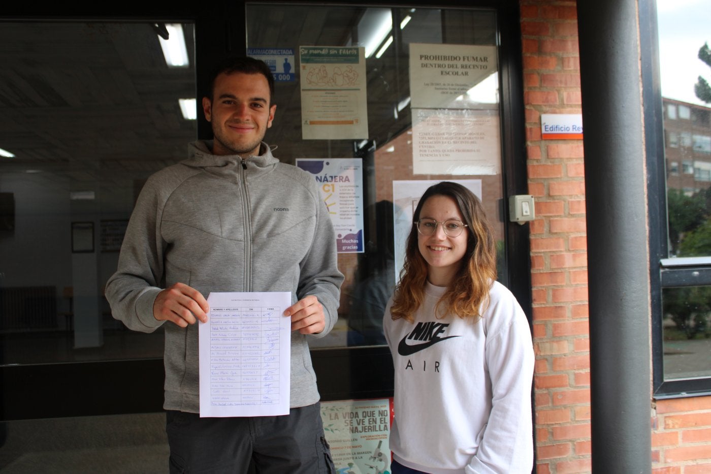 Eduardo y Zoe, dos de los estudiantes de la EOI de Nájera que piden el nivel C1.