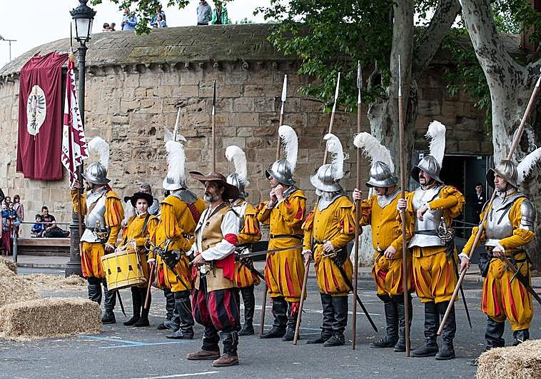 San Bernabé y su voto se fijan en las flores de lis
