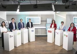 Sonsoles Soriano (Por La Rioja), Ángel Alda (Vox), Ángel Íñiguez (Ciudadanos), Gonzalo Capellán (PP), Concha Andreu (PSOE), Henar Moreno (Podemos-IU) e Inmaculada Sáenz (PR+E), durante el debate que sostuvieron en TVR.