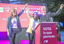 La ministra Pilar Alegría, junto a Andreu y Hermoso de Mendoza, puso el broche a la campaña del PSOE en el parque Gallarza.