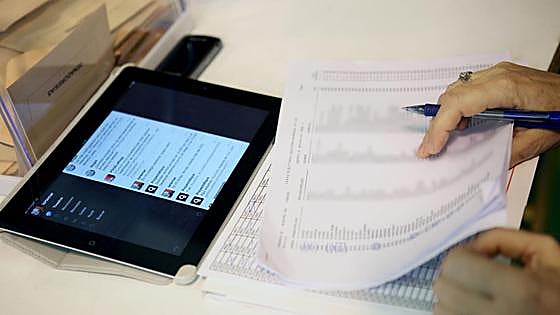 Los 'otros' protagonistas de la jornada electoral: apoderados e interventores