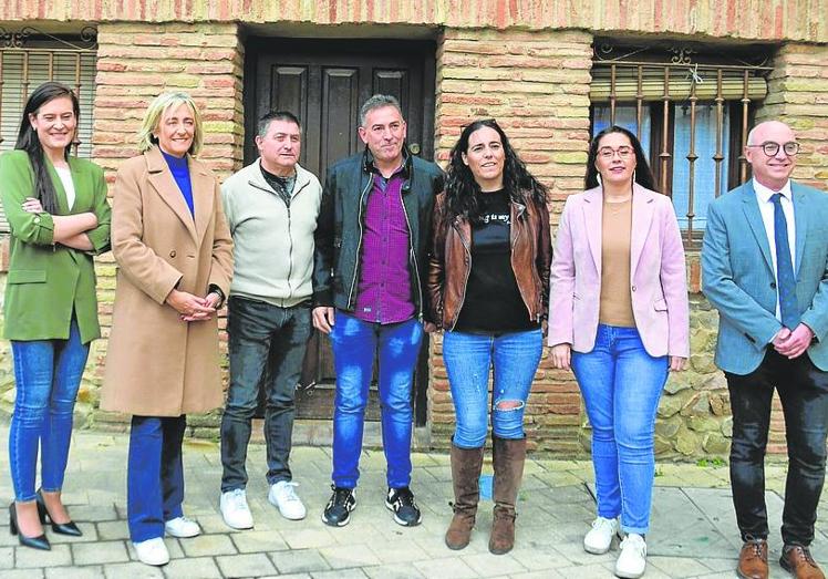 Maite Arnedo (Vox), Mónica Arceiz (PP) y Óscar Moreno (IU), los tres primeros a la izq. y Elisa Garrido (PSOE) y David Miranda (Cs), los dos últimos a la dcha., en el debate del casco antiguo.