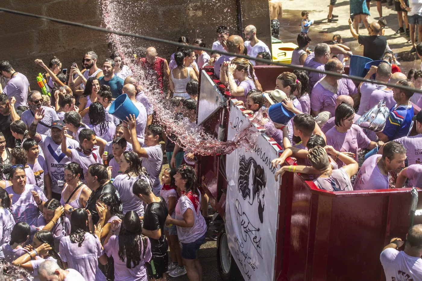 En el fragor de la batalla. Empapados de fiesta, en la edición del año pasad