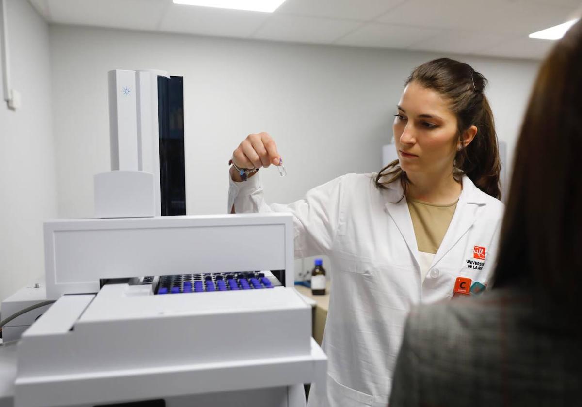 La doctora Kateryna Tkachenko, autora de la tesis, en la Universidad de La Rioja.