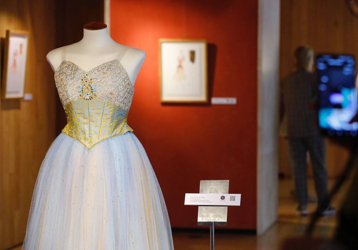 Tutú del Vals de las Flores de 'El cascanueces' expuesto en La Merced.