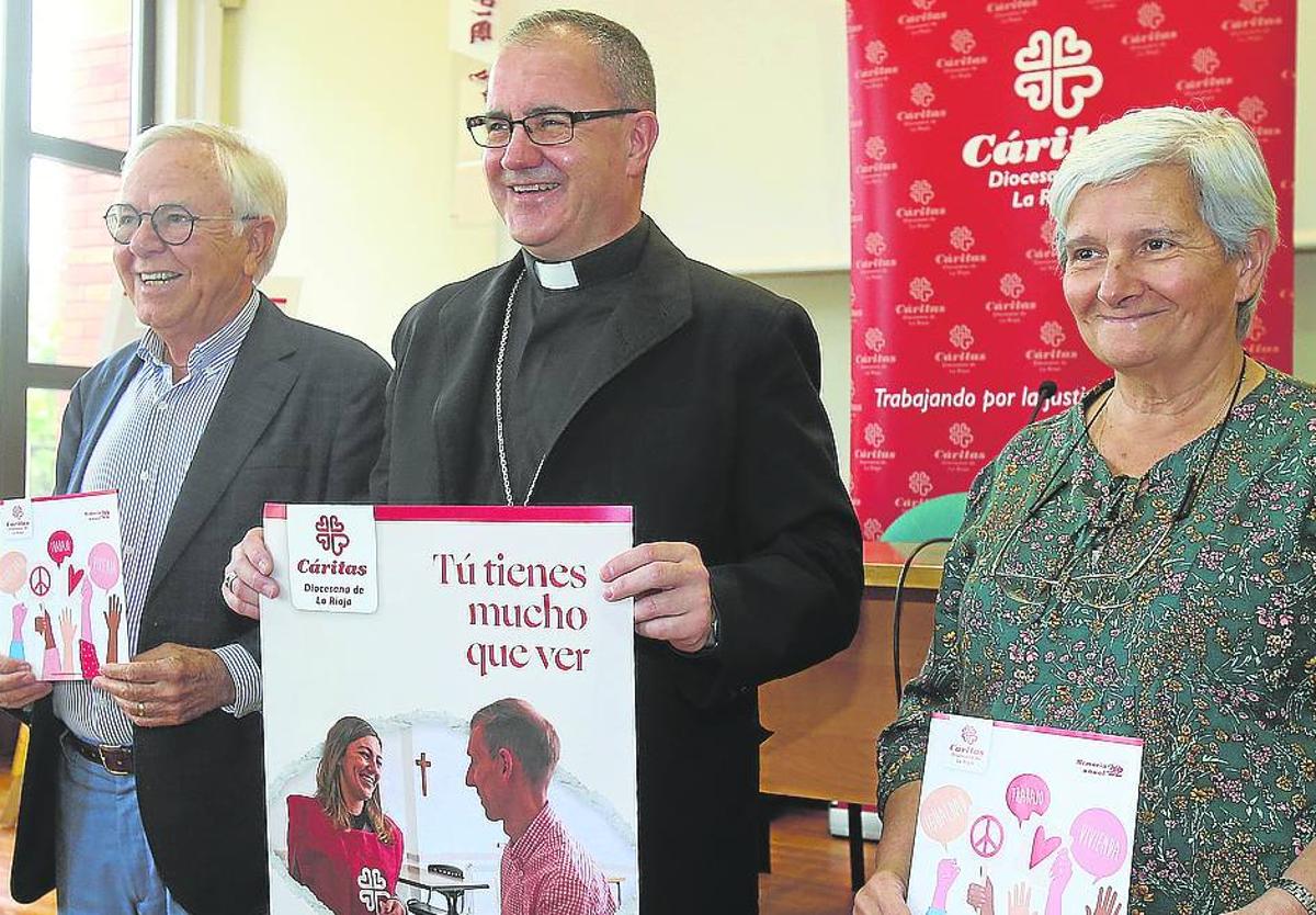 Fernando Beltrán, Santos Montoya y Caridad Garijo, en la comparecencia de ayer de Cáritas La Rioja.