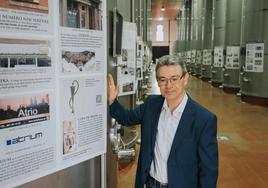 Paco Luis Delgado Escolar en la exposición 'Logroño con ojos clásicos' en Bodegas Ontañón.