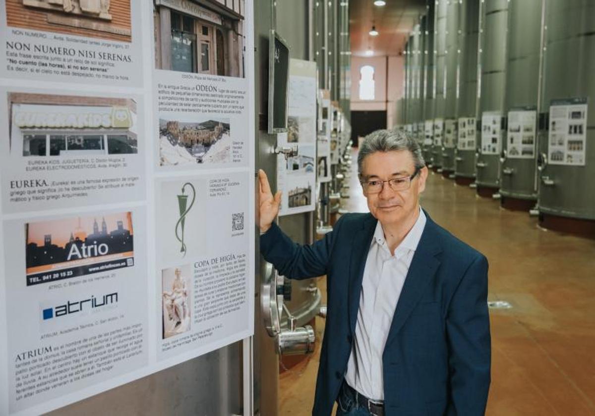 Paco Luis Delgado Escolar en la exposición 'Logroño con ojos clásicos' en Bodegas Ontañón.