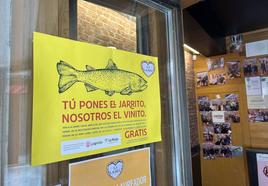 Cartel de 'Tú pones el jarrito, nosotros el vinito'.