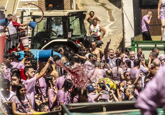 Batalla del clarete del año pasado en San Asensio.