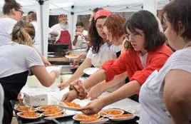 Degustación de migas en la sede de la Peña la Rondalosa