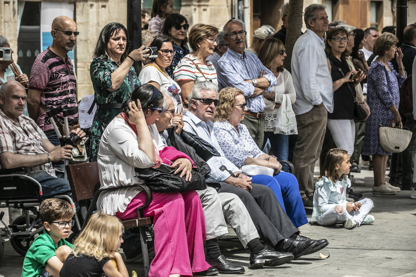 Llegada de Carlos V y entrega de la flor de lis