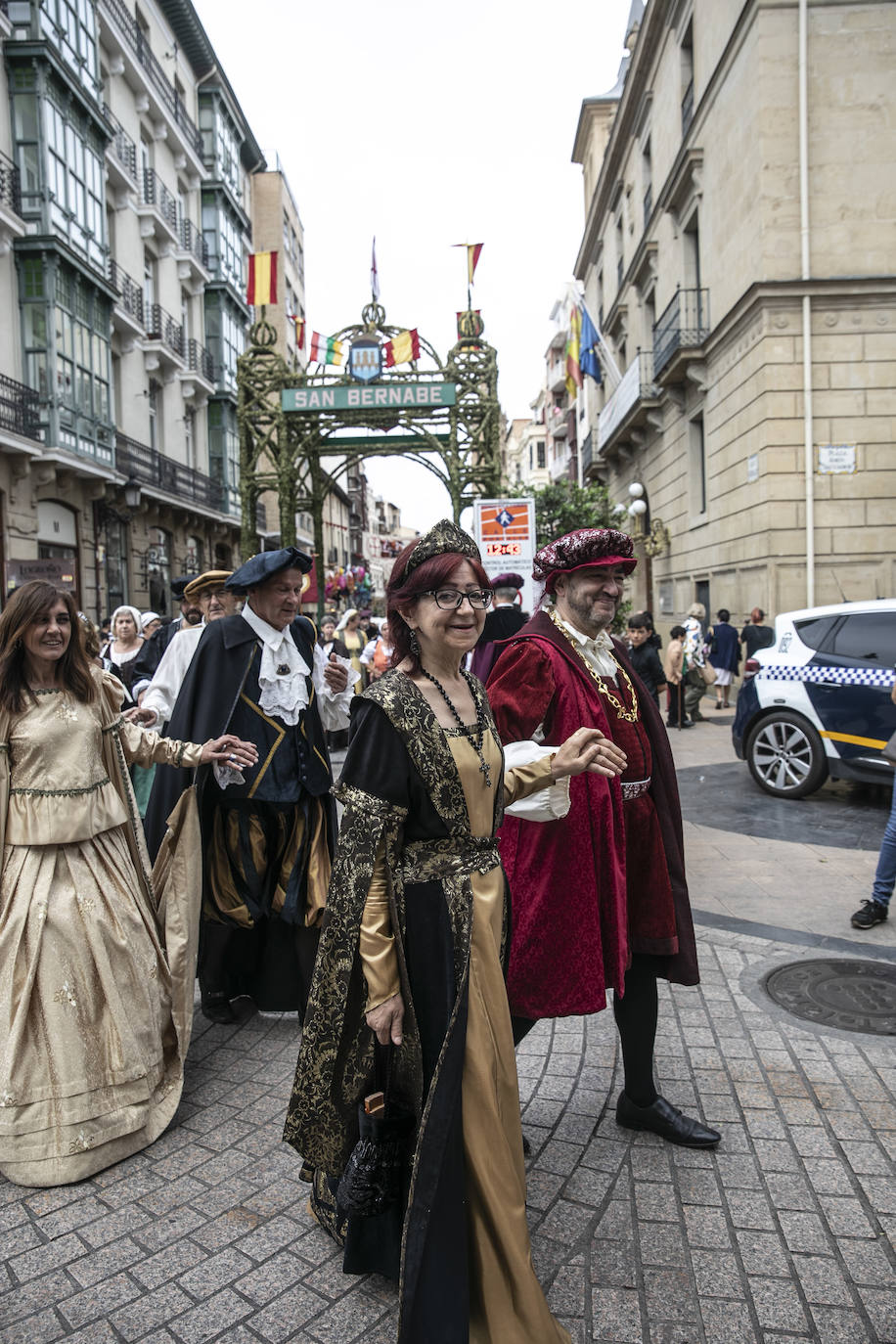 Llegada de Carlos V y entrega de la flor de lis