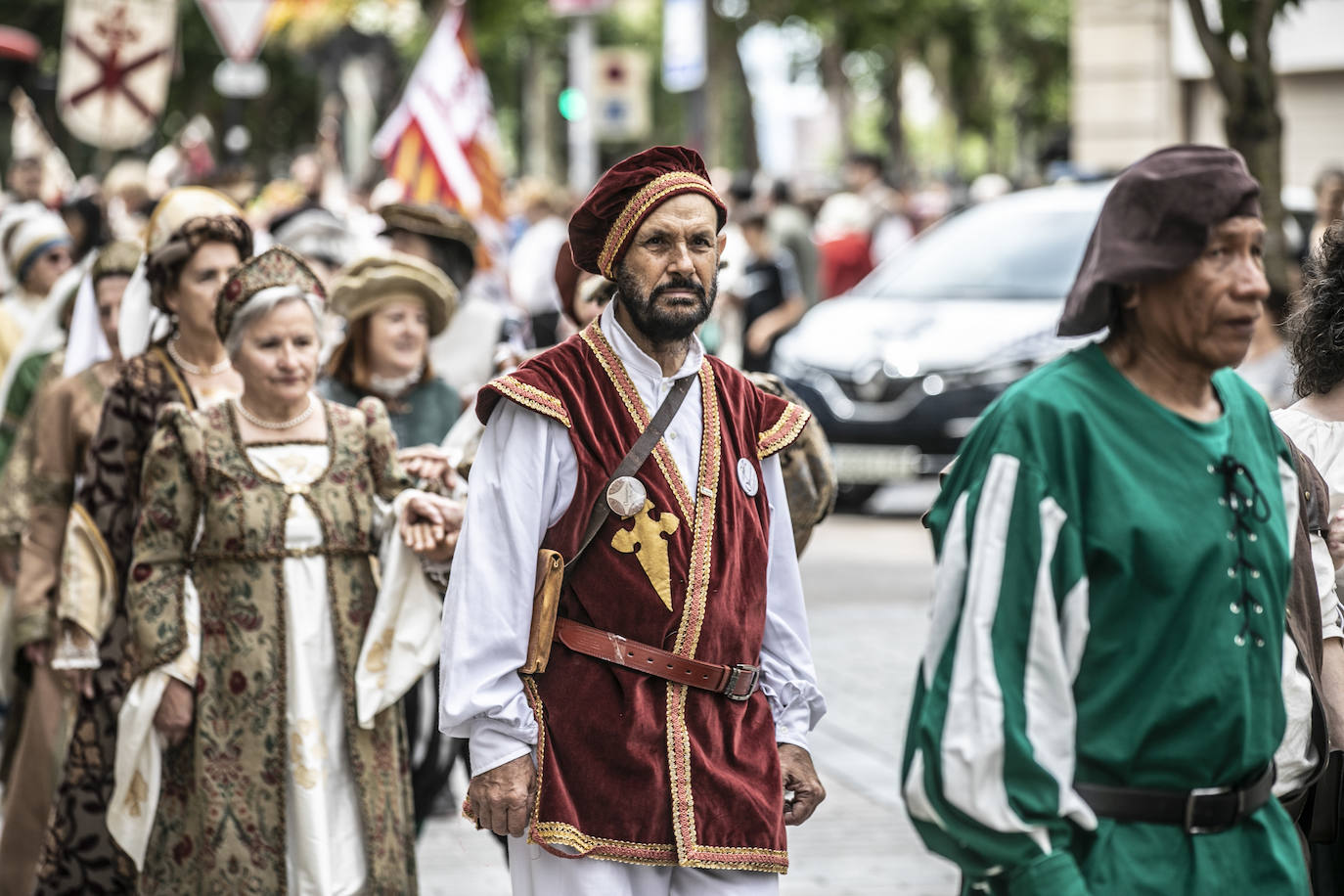 Llegada de Carlos V y entrega de la flor de lis