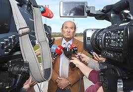 Félix Revuelta, en su visita de este martes a la ciudad deportiva.