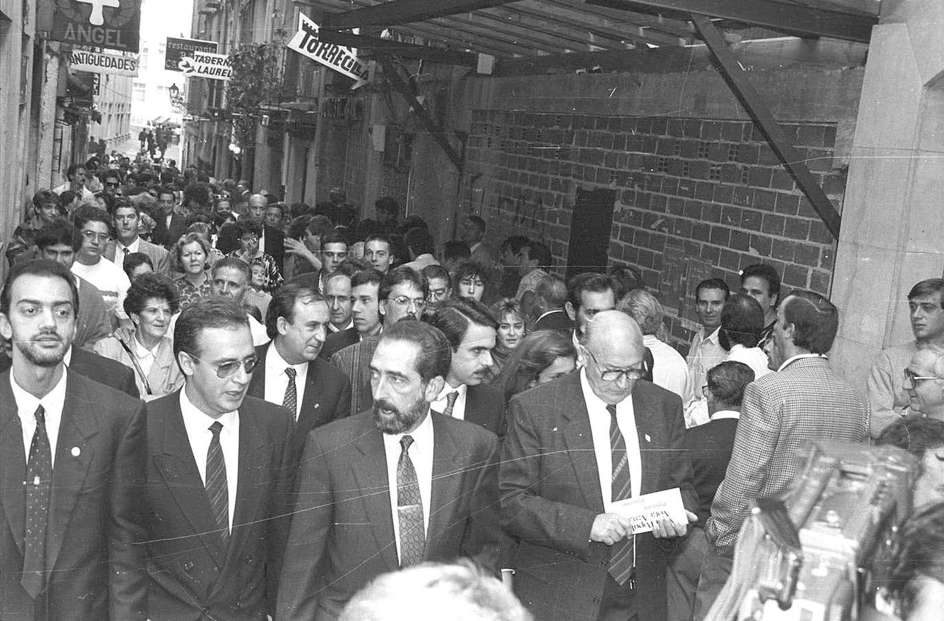 Visita de Aznar a La Rioja y paseo multitudinario por la calle Laurel.