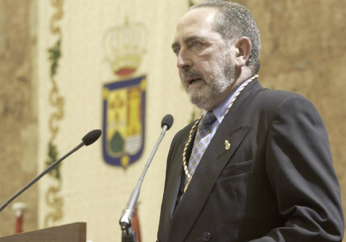 Joaquín Espert, al recibir la Medalla de La Rioja en 2002