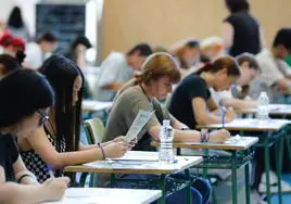 Estudiantes riojanas en el examen de la EBAU
