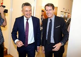 Escobar y Capellán, en el Ayuntamiento de Logroño este sábado de investidura.