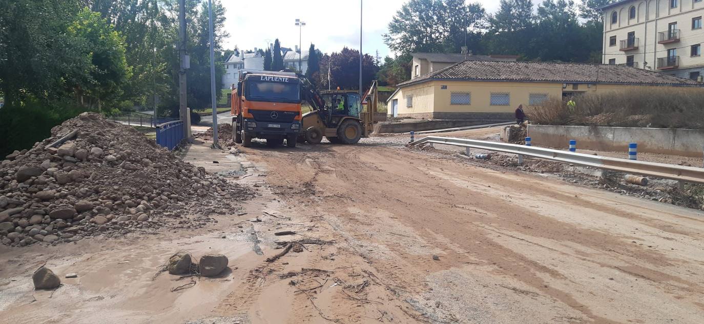 Barro en la carretera LR-13 en Cenicero.