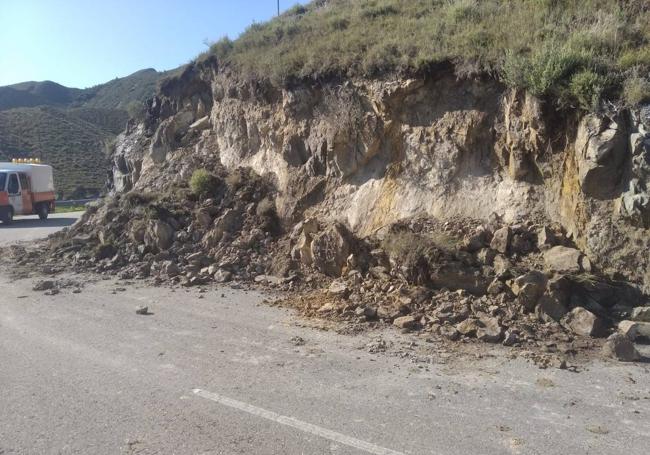 Desprendimientos en la carretera de Aguilar del Río Alhama.