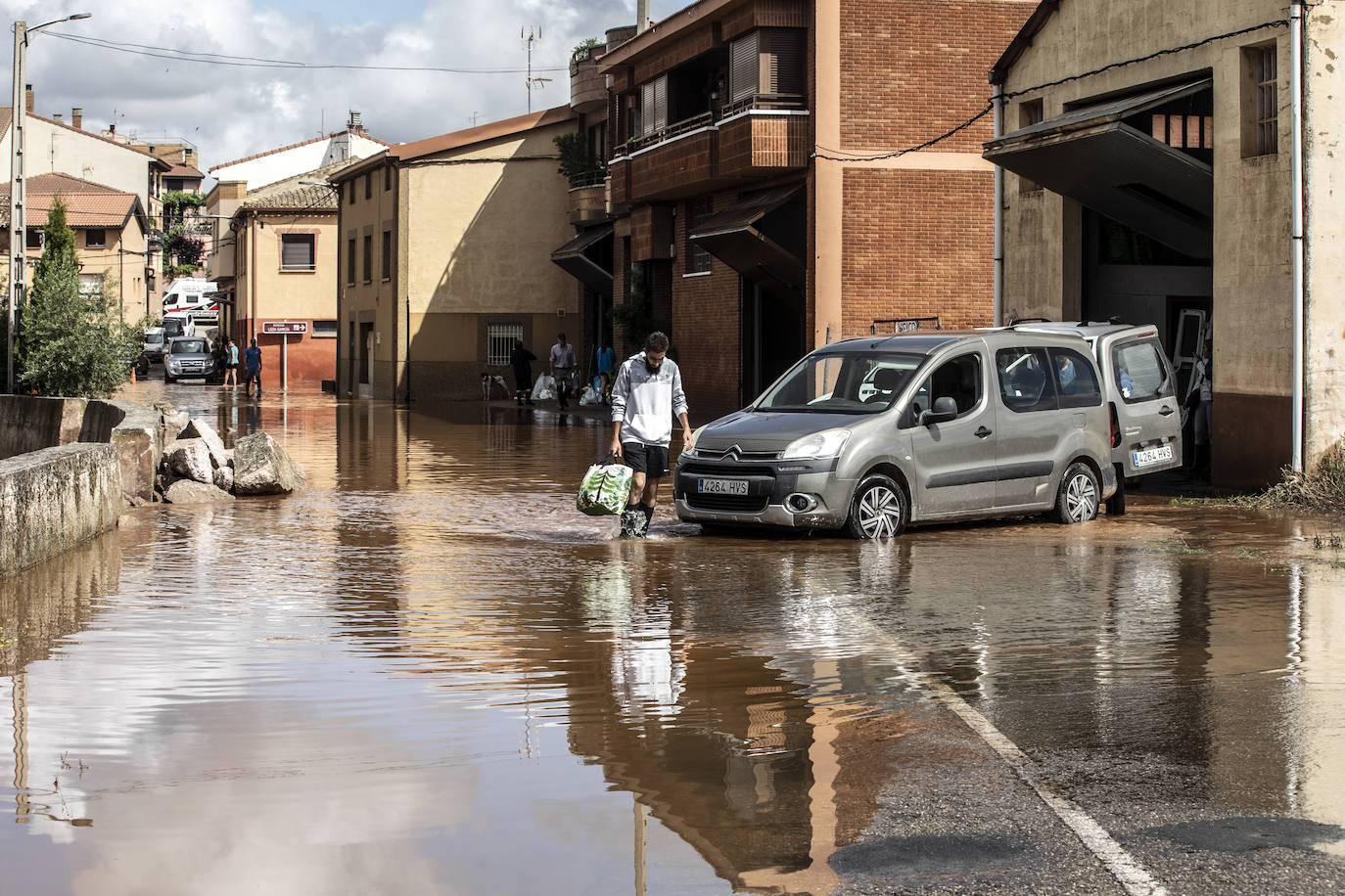 Los vecinos de Uruñuela limpian las calles